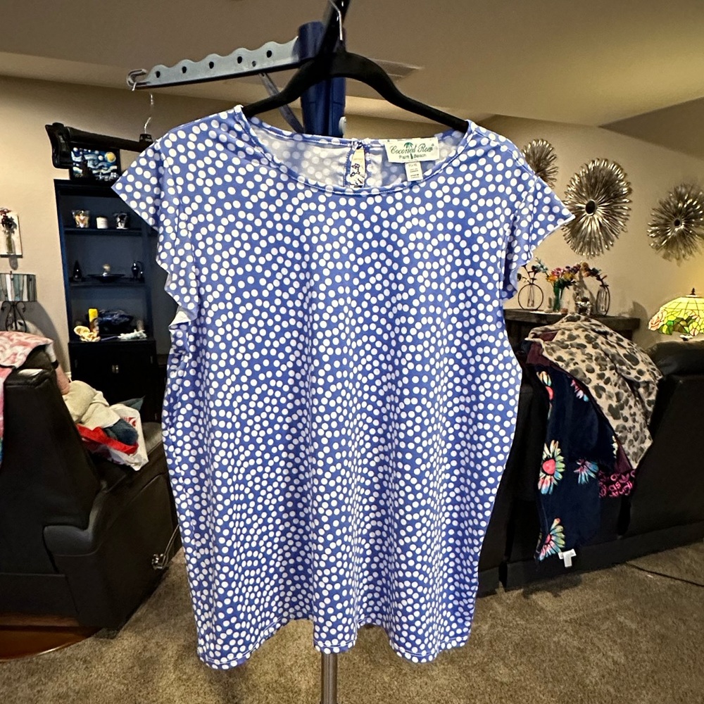 Coconut Row Palm Beach NWT blue polkadot, short flutter sleeve blouse. Size XL